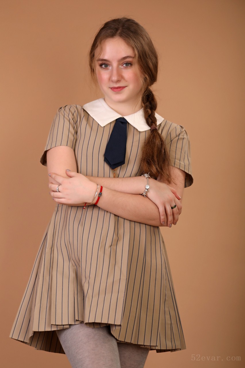 [243P+1V] Katie双马尾JK制服写真