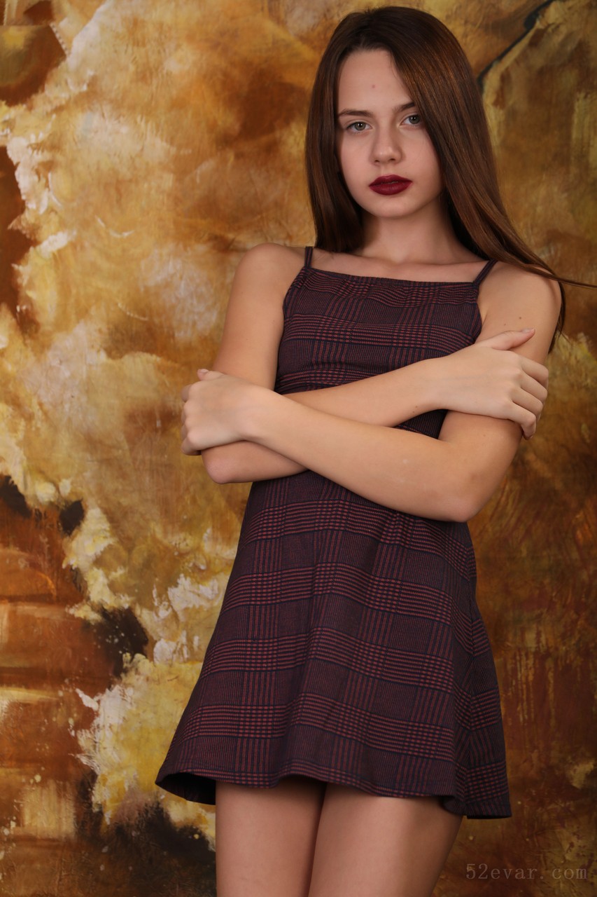 Mia红色高跟鞋写真